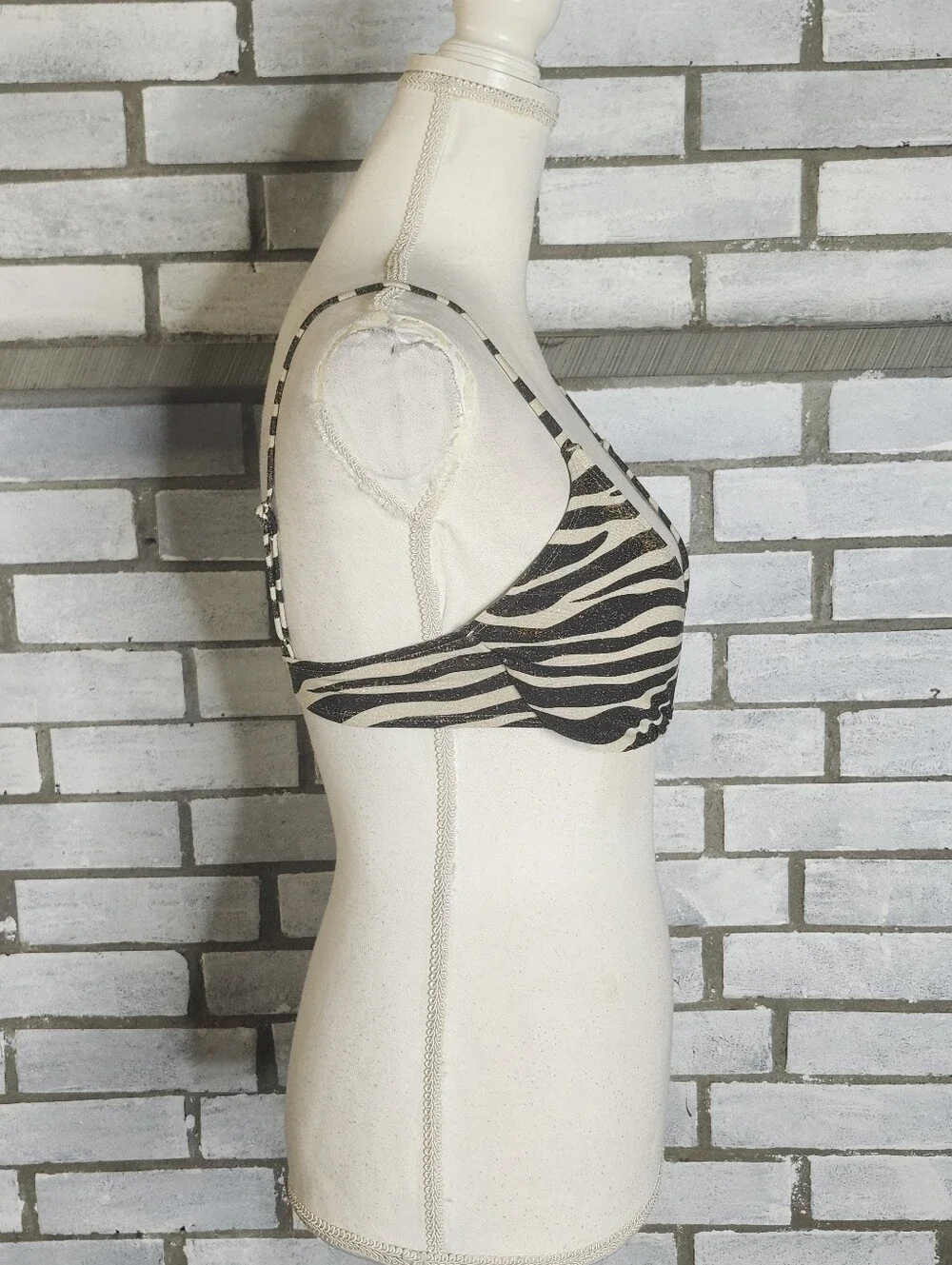 • NWT No Boundaries Junior’s Zebra Print Underwire Bikini Top Size Medium Brown